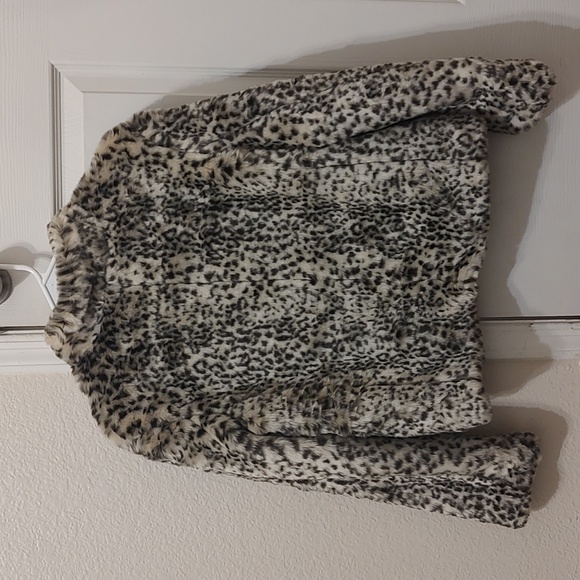 Banana Republic Faux Fur leopard print Jacket. - Picture 6 of 8